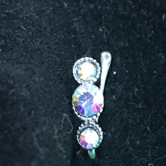 Two Clip On (No piercing needed) Earrings - Picture 5 of 16